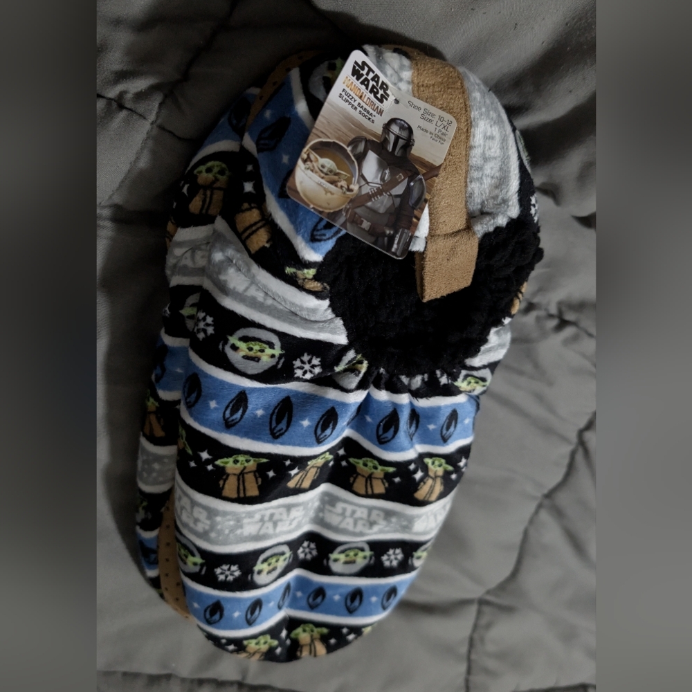NWT DISNEY MANDALORIAN SZ L/XL 10-12 FUZZY BABBA SLIPPER SOCKS